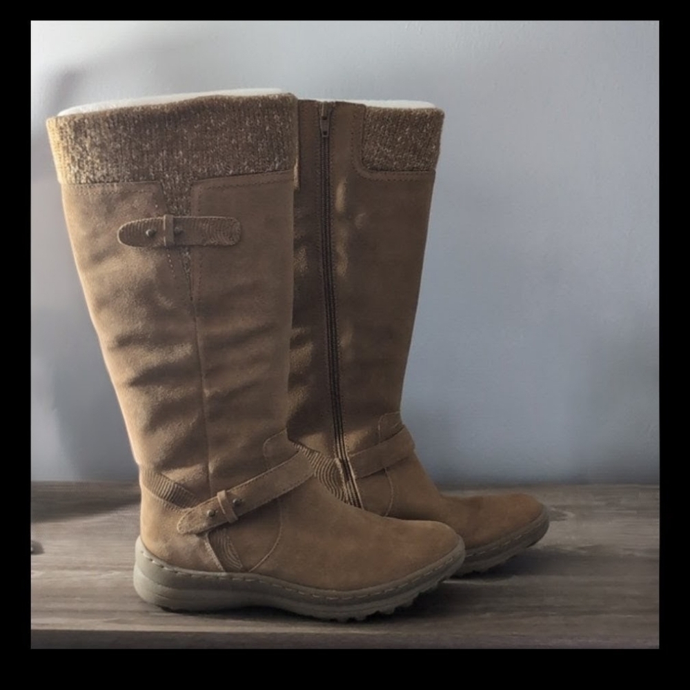 BareTraps Tan Wedge Boots